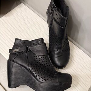 JBU Black Wedge Ankle Boots